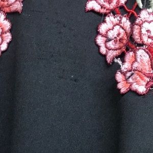 Black size Small (4/6).   Like new.  B. Darlin brand